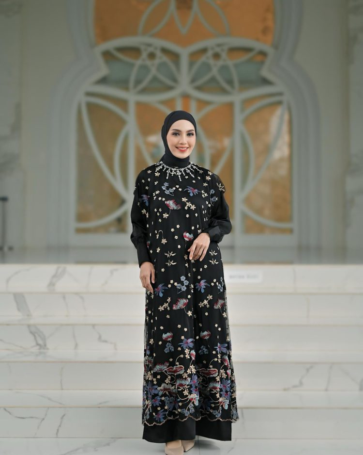 Teratai Dress Black - Image 5